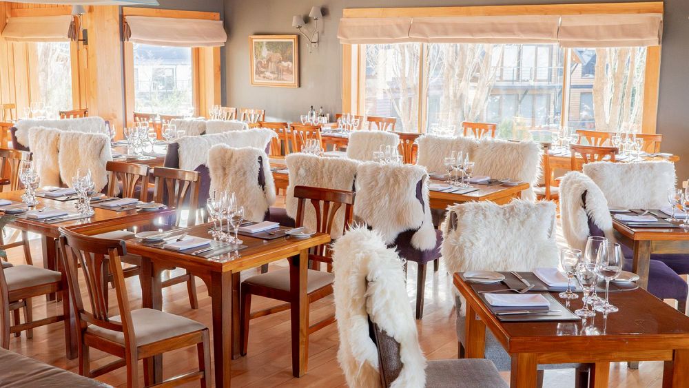 AR2603LC005_los-cauquenes-dining-room.jpg [&copy; Last Frontiers Ltd]