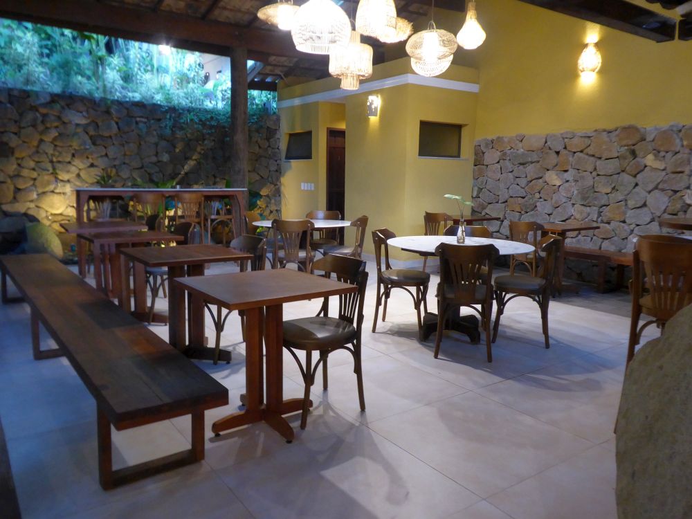 BR2305SM493_ilha-grande-pousada-naturalia-dining-area.jpg [&copy; Last Frontiers Ltd]