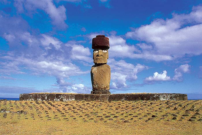 CH1098SHB19_easter_island_tahai.jpg [© Last Frontiers Ltd]
