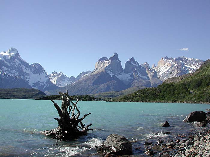 CH1103EM026_lake_pehoe.jpg [&copy; Last Frontiers Ltd]
