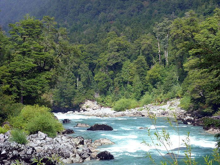 CL0214EP0958_futaleufu-valley.jpg [&copy; Last Frontiers Ltd]