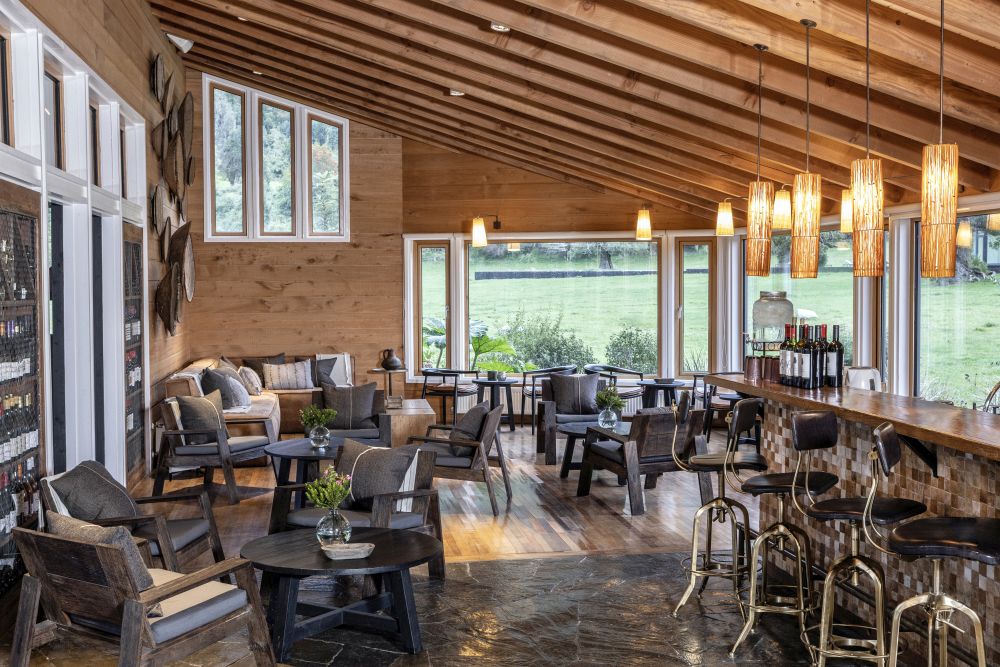 CL24102SD08_futangue-dining-room.jpg [&copy; Last Frontiers Ltd]