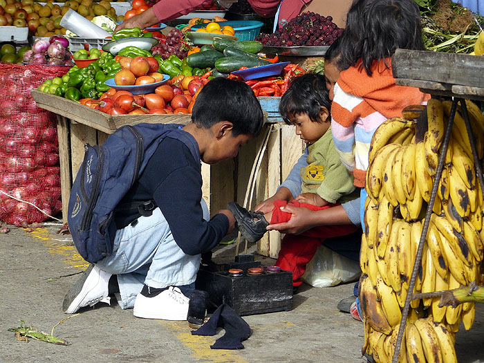 EC1208SM297_saquisili-market.jpg [&copy; Last Frontiers Ltd]