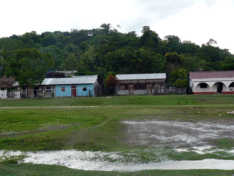 GU0911CB378_uaxactun-peten.jpg [&copy; Last Frontiers Ltd]