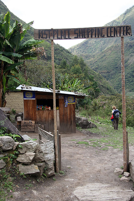 PE0907EP824_mlp_day5_trek.jpg [&copy; Last Frontiers Ltd]