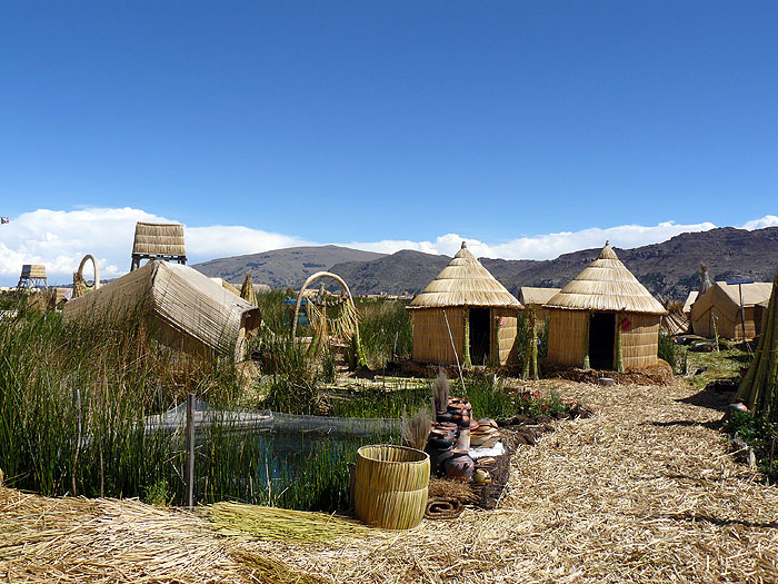 PE1109SM051_qhantati-island-uros.jpg [&copy; Last Frontiers Ltd]