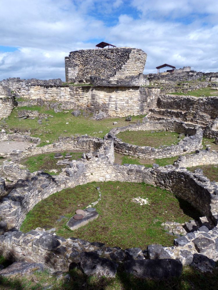 PE2506PC151_kuelap.jpg [&copy; Last Frontiers Ltd]